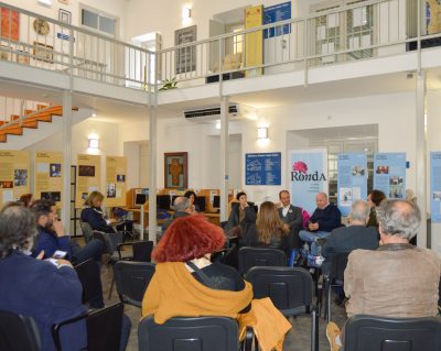 Mesa de debate na Biblioteca Municipal Afonso Lopes Vieira, em Leiria